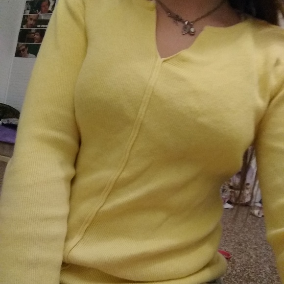 A yellow Tommy Hilfiger long sleeve shirt - Picture 5 of 8